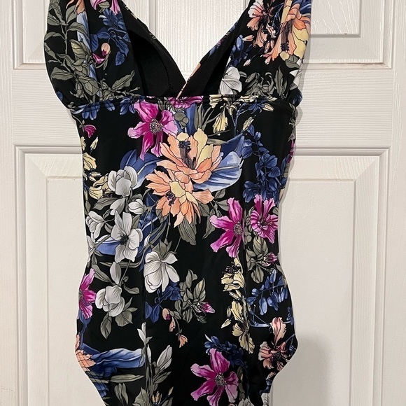 Time and Tru swimsuit floral - Picture 5 of 5